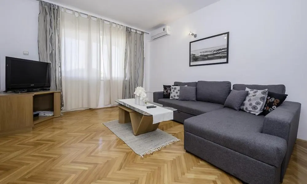 Apartments Bolero Palit 3*,